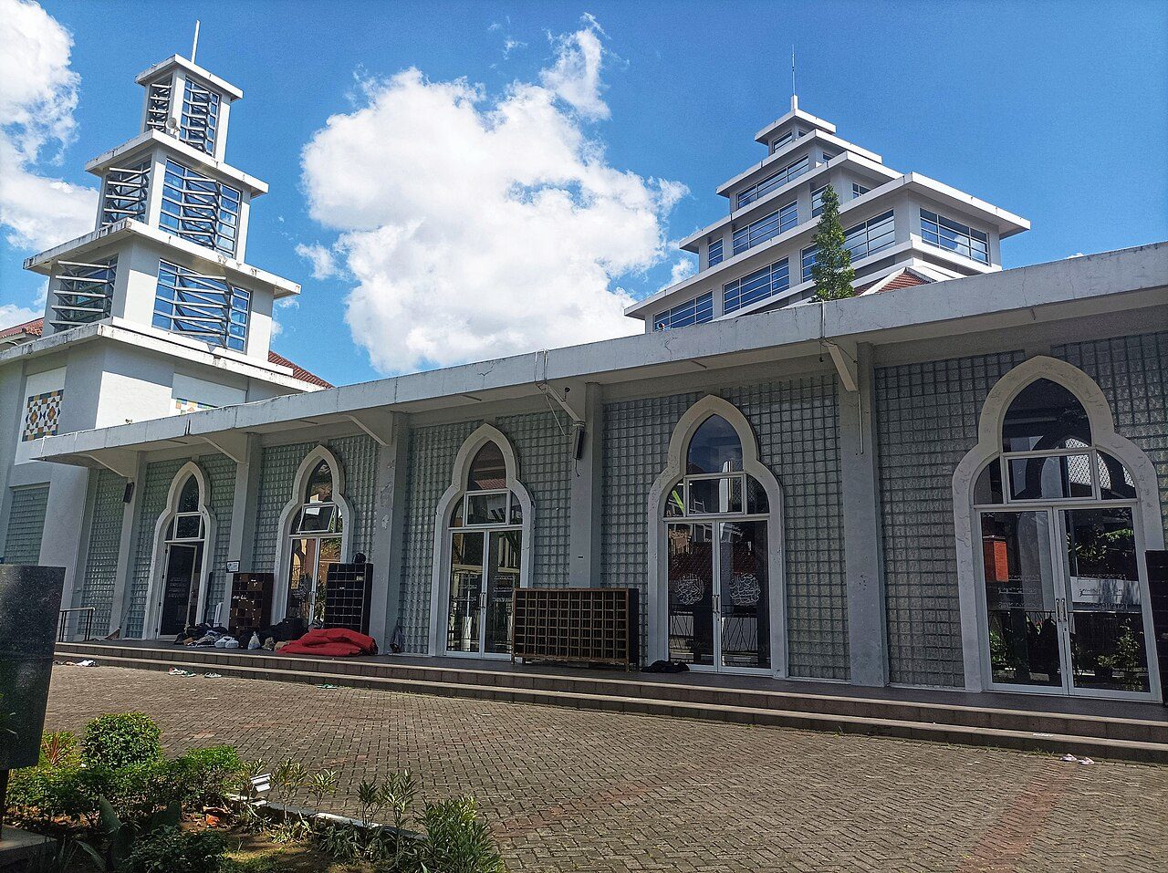 Pintu selatan masjid kampus UIN Sunan Kalijaga