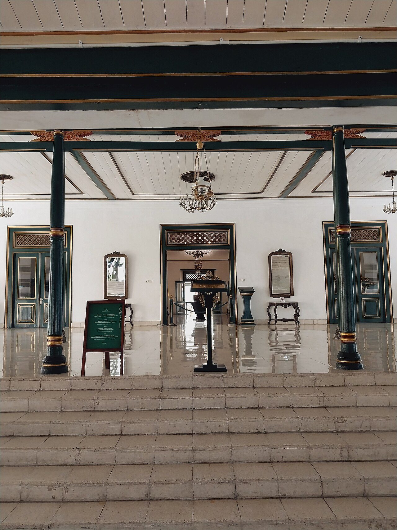 Pendopo Agung di Pesanggrahan Ambarrukmo