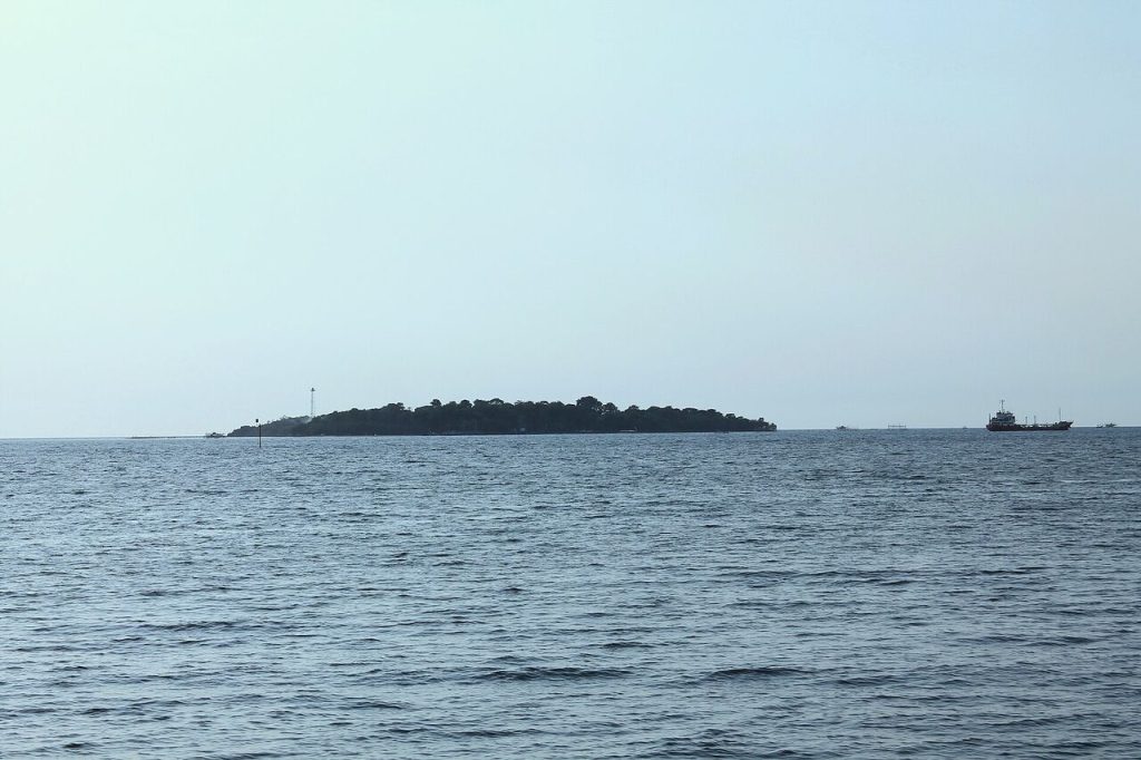 Pulau Panjang tampak dari kejauhan di perairan Jepara