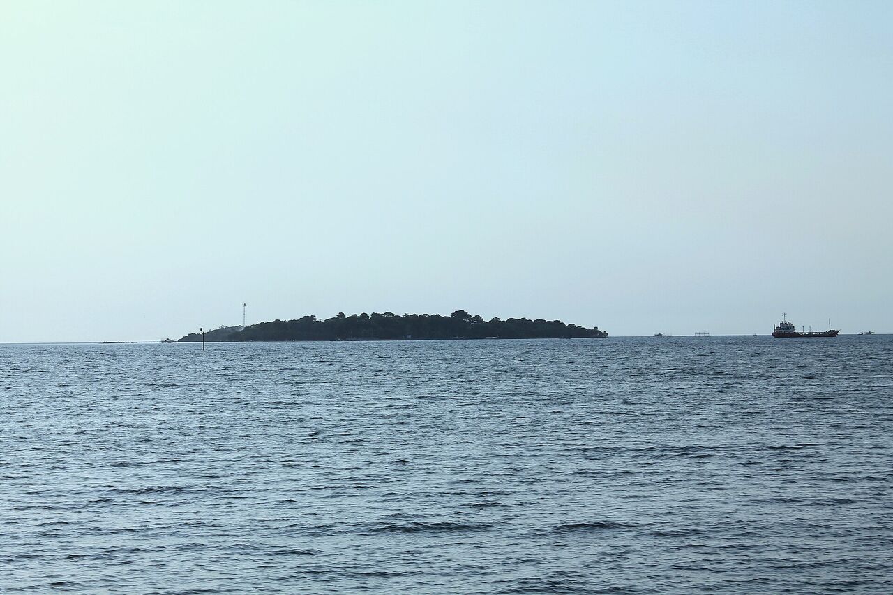 Pulau Panjang tampak dari kejauhan di perairan Jepara