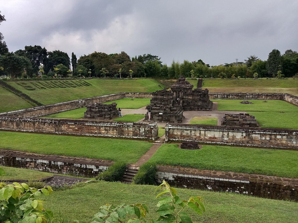 Candi Sambisari yang berada di dasar galian, Kalasan, Sleman