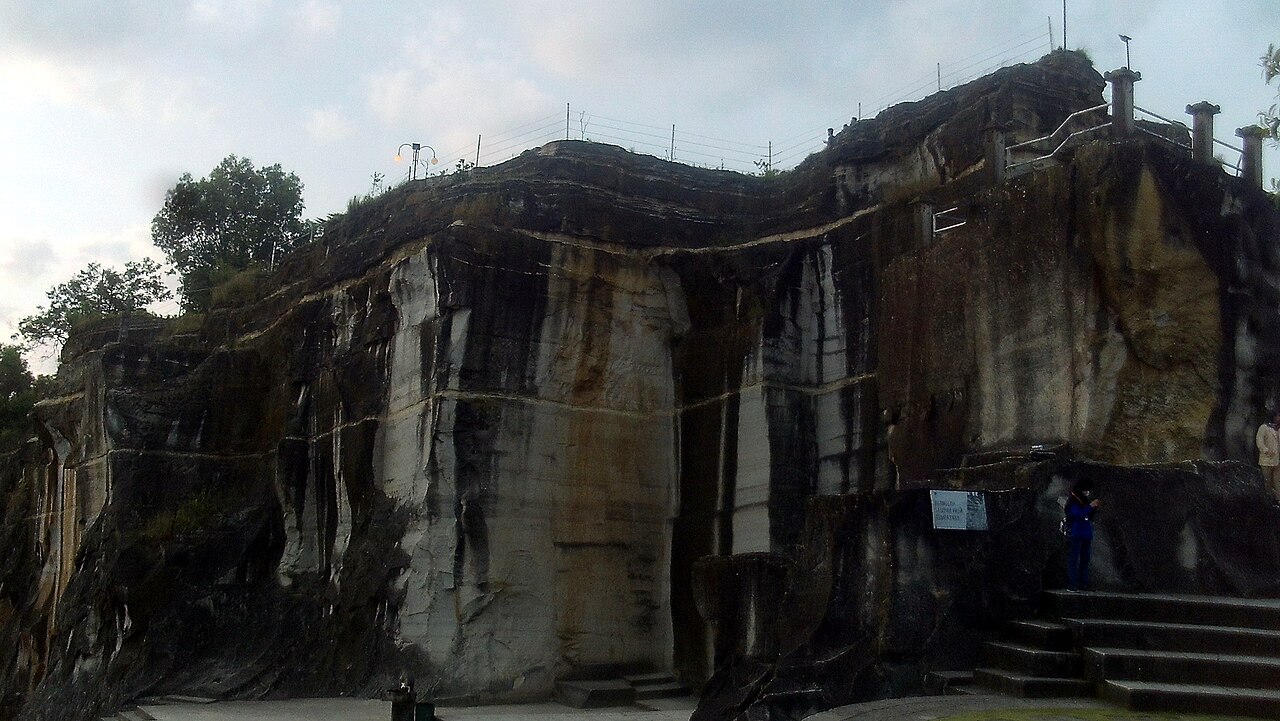 Dinding batu Tebing Breksi di Prambanan, Sleman