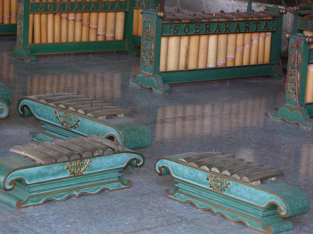 Saron dan gender, perangkat gamelan, di Pakualaman